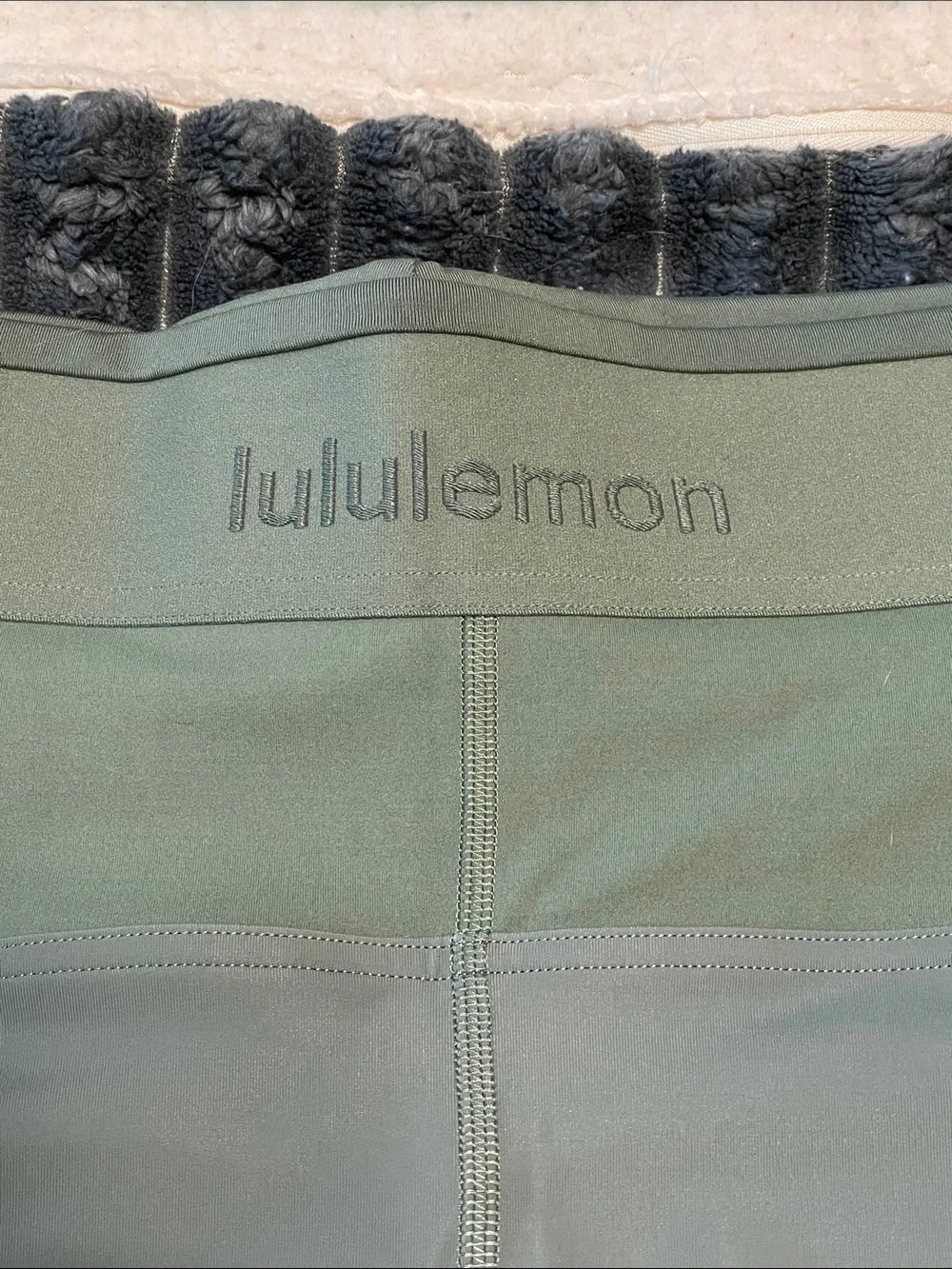 Lululemon NWT License to Train HR 2” Logo Shorts Womens Size 12 Grey Eucalyptus - Picture 7 of 10